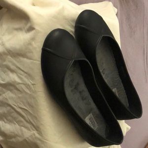 Navy blue flat crocs